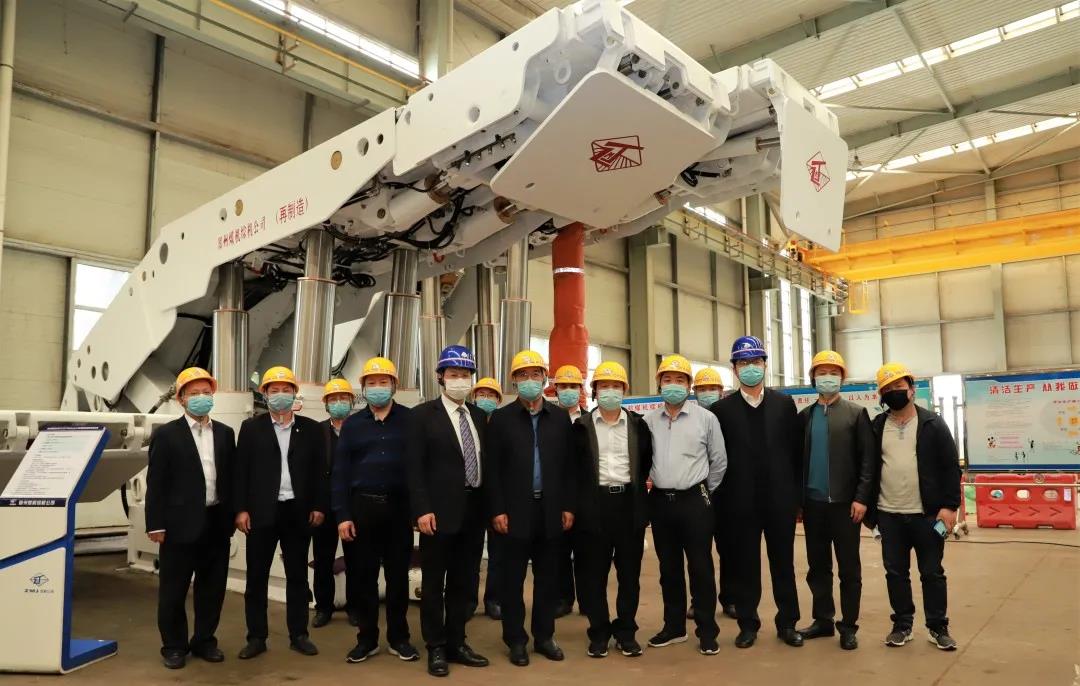 1588123034280600.jpg 合影.jpg